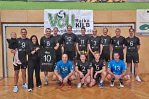 Dressenübergabe durch die Sponsoren Karin und Roland Fink